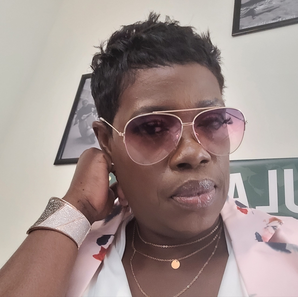 Meet your Posher, Junie